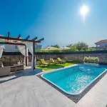 Marcela With Pool Pridraga