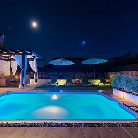 Marcela With Pool بيت للعطل *