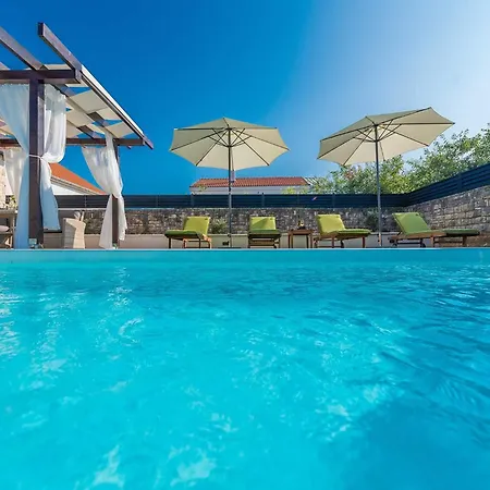 بيت للعطل Marcela With Pool *