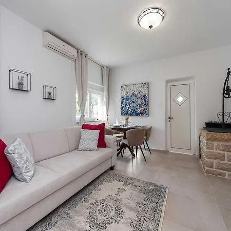 Marcela With Pool بيت للعطل *