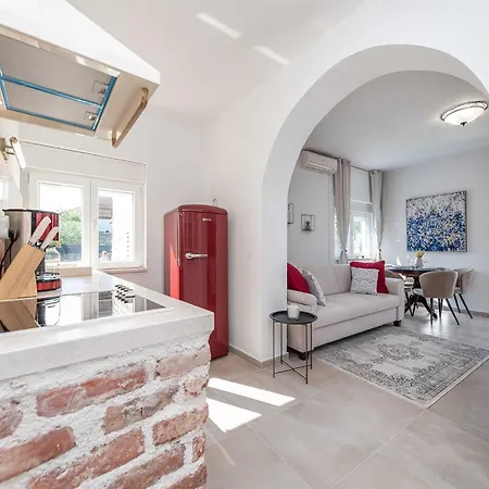 Marcela With Pool بيت للعطل Pridraga