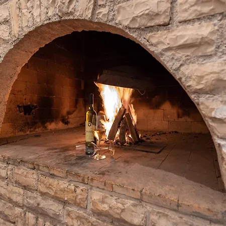 Marcela With Pool بيت للعطل