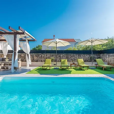 بيت للعطل Marcela With Pool *