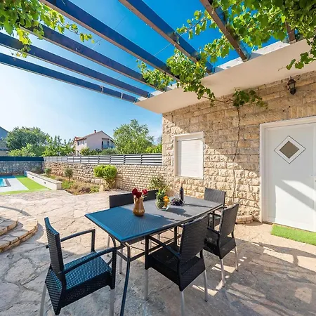 Marcela With Pool بيت للعطل *