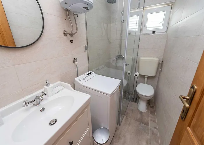 Marcela With Pool Hébergement de vacances