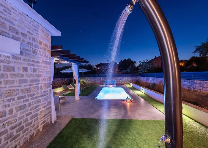 Marcela With Pool * Pridraga