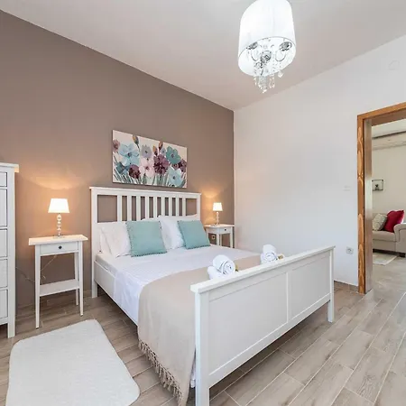 Marcela With Pool Vakantiehuis Pridraga