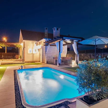 Vakantiehuis Marcela With Pool *