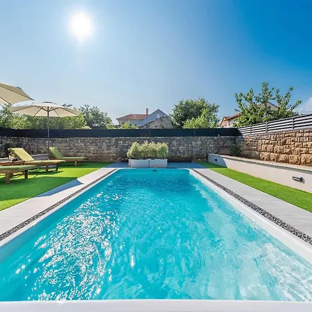 Marcela With Pool Vakantiehuis Pridraga