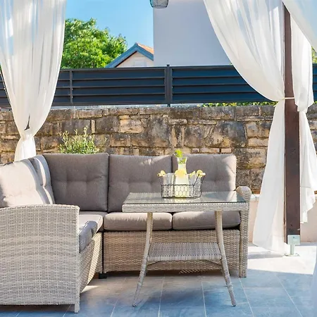 Vakantiehuis Marcela With Pool