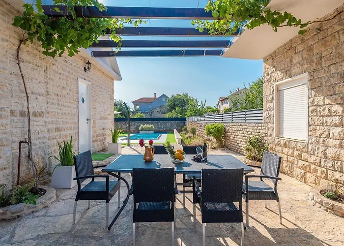 Дом отдыха Marcela With Pool *