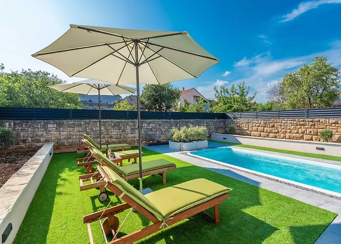 Marcela With Pool Дом отдыха *